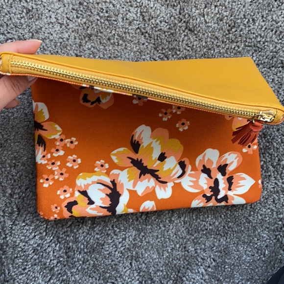 Clutch - Picture 2 of 6